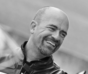 Geraldo Tite Simões é jornalista e instrutor de pilotagem dos cursos SpeedMaster e ABTRANS 